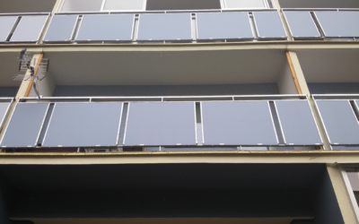 Cembrit Construction- płyty włóknocementowe na balustradach balkonów bloków mieszkaniowych