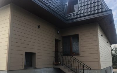 Zakończenie prac przy rewitalizacji elewacji domu z zastosowaniem desek włóknocementowych CEDAR
