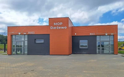 Deska elewacyjna włókno-cementowa SHERA. Realizacja MOP Darżewo